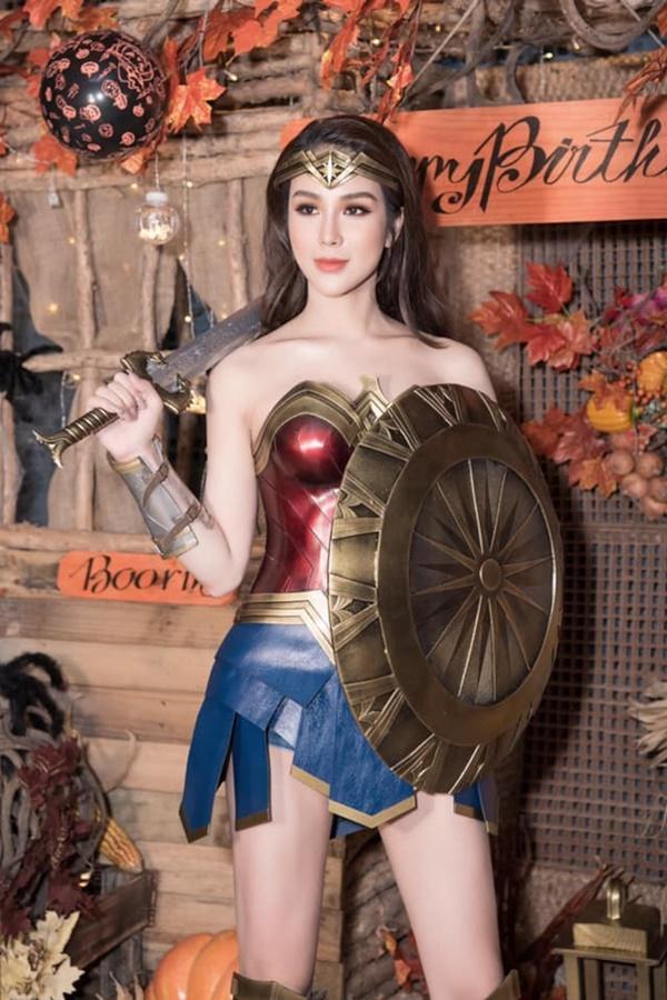 Mỹ nhân Việt cosplay Wonder Woman: Minh Tú - Diệp Lâm Anh đẹp đến mấy vẫn thua HHen Niê-6