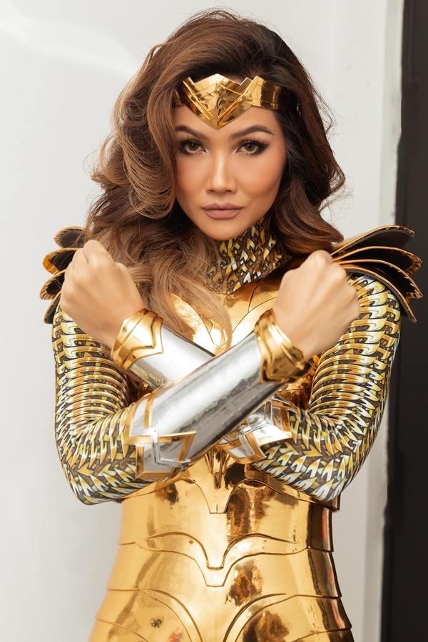 Mỹ nhân Việt cosplay Wonder Woman: Minh Tú - Diệp Lâm Anh đẹp đến mấy vẫn thua HHen Niê-9