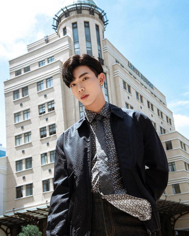 Check-in bên Erik, nhan sắc con gái út NSƯT Chiều Xuân ngày càng gây chú ý-5