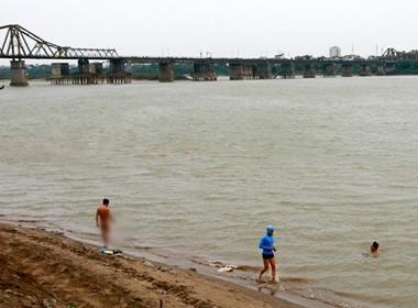 Giữa thời tiết 11 độ C buốt tận tim, dân Hà Nội vẫn tắm tiên trong sung sướng-2