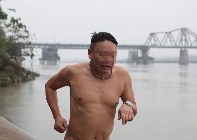 Giữa thời tiết 11 độ C buốt tận tim, dân Hà Nội vẫn tắm tiên trong sung sướng-6