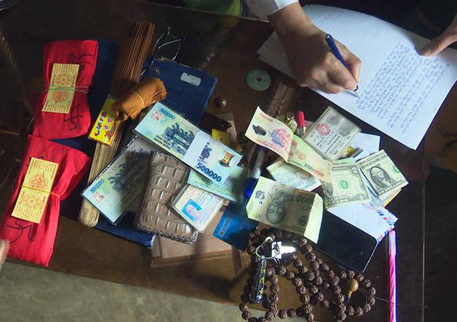 Giả danh tu sĩ cúng cầu an cầu lộc, đánh tráo 49 triệu đồng bằng tiền vàng mã-2