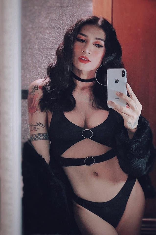 BB Trần chơi lớn diện quần nội y dây lọt khe, xem xong ngượng chín mặt-4