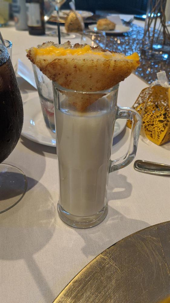 Muôn kiểu phục vụ như muốn chọc tức thực khách của các nhà hàng-2