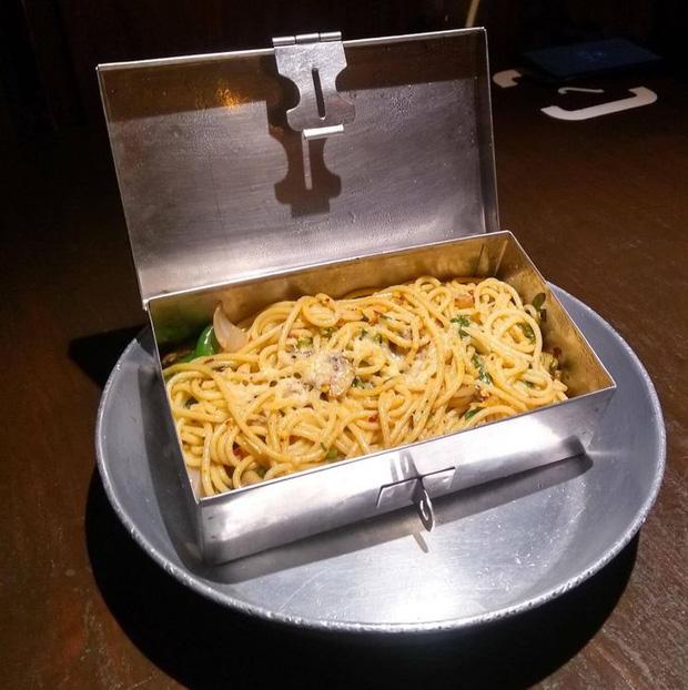 Muôn kiểu phục vụ như muốn chọc tức thực khách của các nhà hàng-3