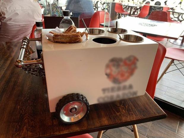 Muôn kiểu phục vụ như muốn chọc tức thực khách của các nhà hàng-4