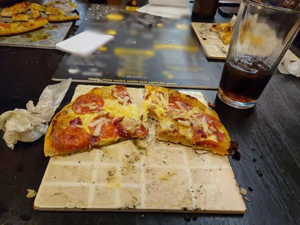 Muôn kiểu phục vụ như muốn chọc tức thực khách của các nhà hàng-5