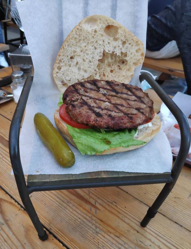 Muôn kiểu phục vụ như muốn chọc tức thực khách của các nhà hàng-11