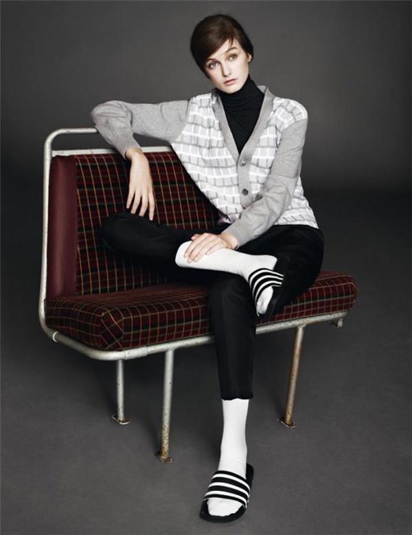 Giày hiệu chất đống nhưng Tóc Tiên lại chuộng đi dép lê huyền thoại 35 nghìn-6