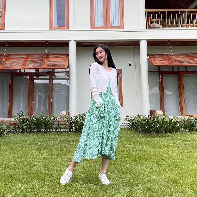 Chi Pu nổi loạn diện áo xuyên thấu lộ nội y - Thúy Vi khoe dáng với đầm ngủ-5