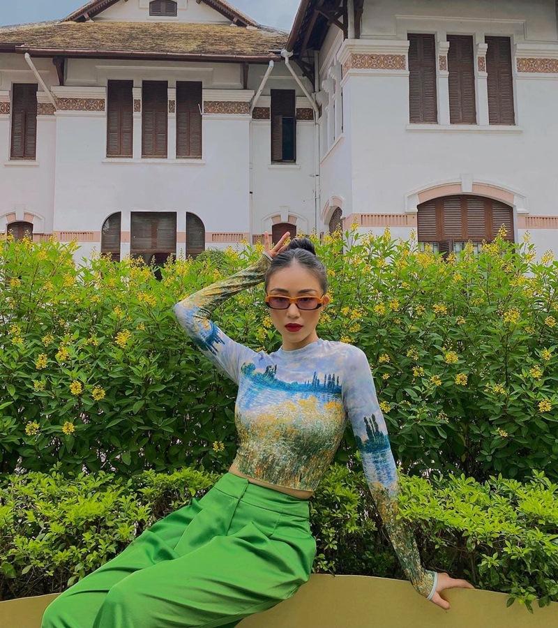 Chi Pu nổi loạn diện áo xuyên thấu lộ nội y - Thúy Vi khoe dáng với đầm ngủ-1