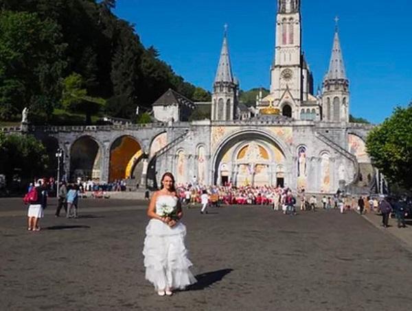 Bị chồng sắp cưới phản bội, cô gái quyết định tự kết hôn với chính mình-2