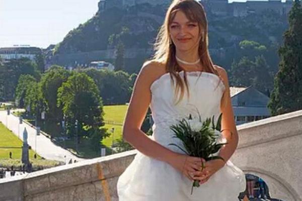 Bỏ tình yêu 4 năm ngã vào lòng trưởng phòng 4 bánh, cô gái được dân mạng tư vấn nhiệt tình-3