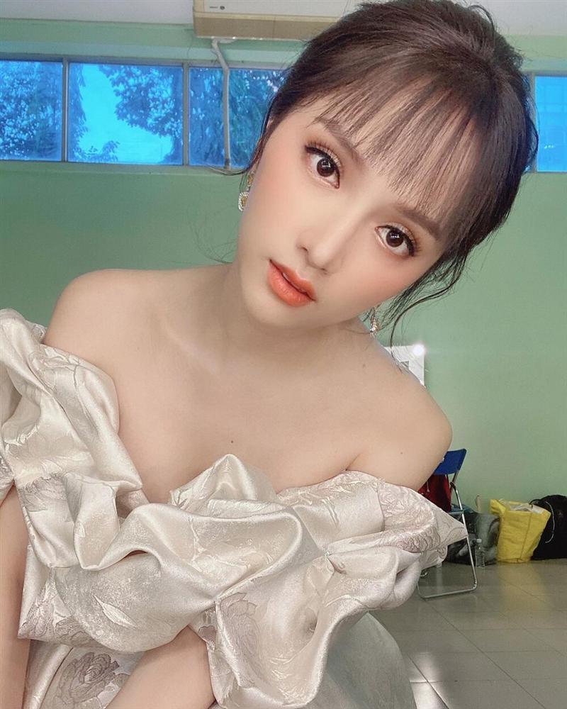 Vòng 1 khi phồng khi xẹp khó hiểu của hoa hậu thị phi Hương Giang-6