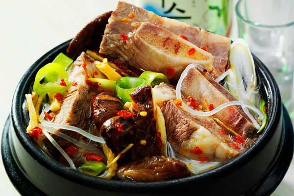 Bò bít tết kèm salad lựu cho bàn tiệc Noel-1