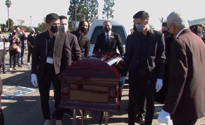 Tang lễ nghệ sĩ Chí Tài tại Mỹ: Vợ và đồng nghiệp bật khóc nức nở-6