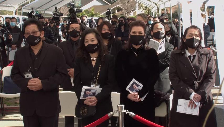 Tang lễ nghệ sĩ Chí Tài tại Mỹ: Vợ và đồng nghiệp bật khóc nức nở-12