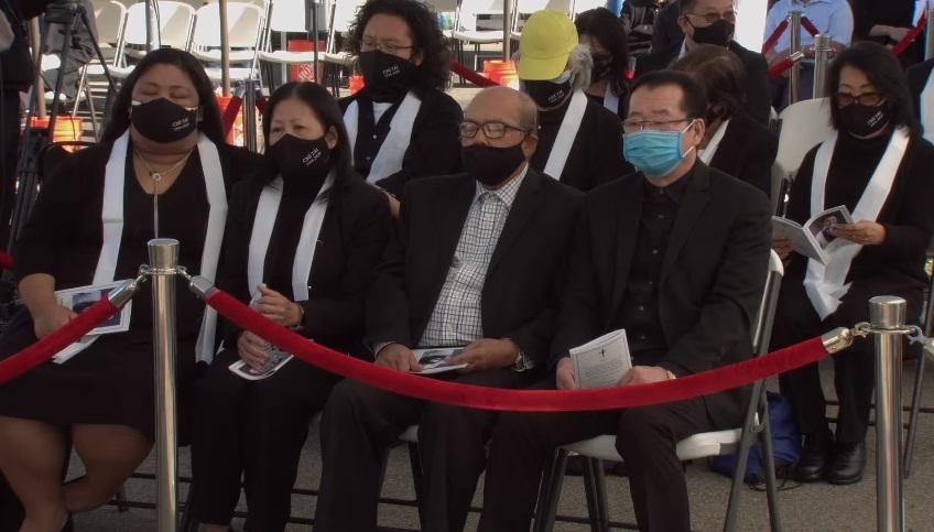 Tang lễ nghệ sĩ Chí Tài tại Mỹ: Vợ và đồng nghiệp bật khóc nức nở-18