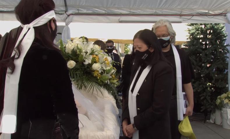 Tang lễ nghệ sĩ Chí Tài tại Mỹ: Vợ và đồng nghiệp bật khóc nức nở-22