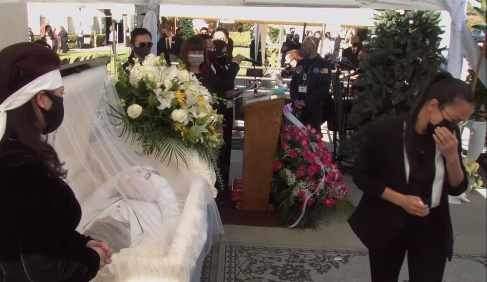 Tang lễ nghệ sĩ Chí Tài tại Mỹ: Vợ và đồng nghiệp bật khóc nức nở-26