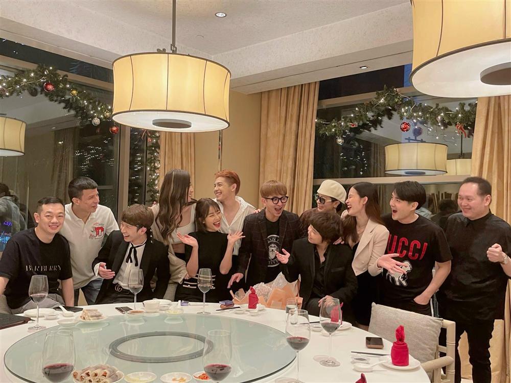 HOT: Mai Phương Thúy hôn Noo Phước Thịnh trong tiệc sinh nhật-2