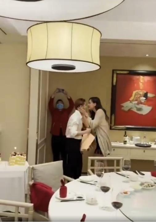 HOT: Mai Phương Thúy hôn Noo Phước Thịnh trong tiệc sinh nhật-4