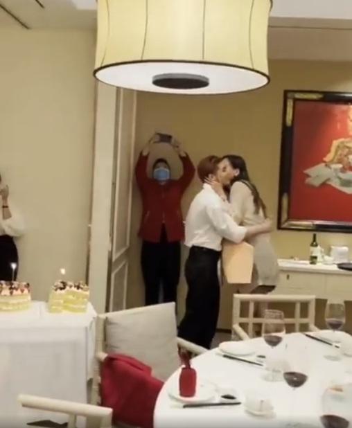 HOT: Mai Phương Thúy hôn Noo Phước Thịnh trong tiệc sinh nhật-6