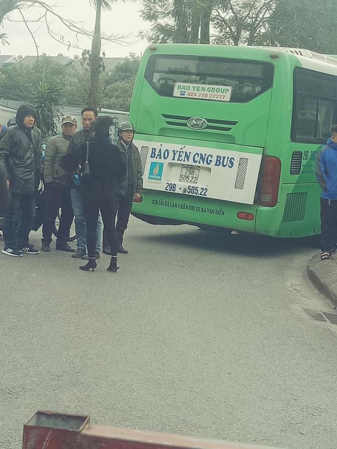 Clip: Xe buýt tử thần tước mạng sống của thanh niên trong tích tắc-2