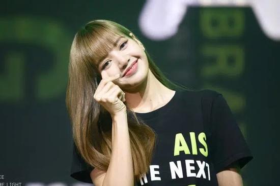 Bằng chứng Lisa (BLACKPINK) bị YG đối xử bất công, 'giam lỏng' không cho tham gia show, còn phải tự mình đi xin lỗi fan