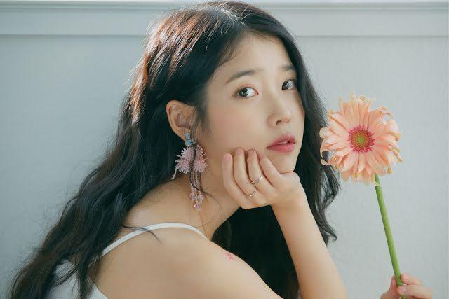 IU cover nhạc của Jonghyun tưởng niệm 3 năm ngày mất cựu Idol-6