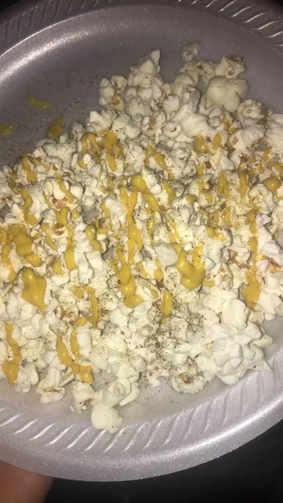 Những pha ăn uống kỳ dị, ngọt mặn lẫn lộn nhìn phát hoảng-11