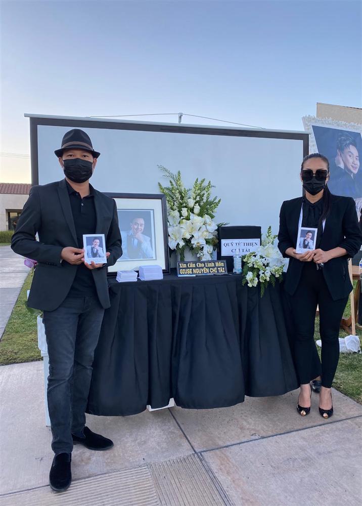 Xót lắm khi nhìn chị Phương Loan đứng bơ vơ bên anh Chí Tài-3