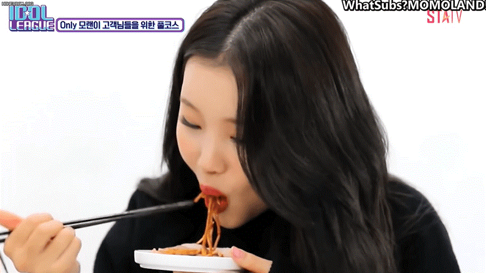 JooE (MOMOLAND) - Tzuyu (TWICE) ăn thùng uống vại và loạt nữ thần kém duyên phát sợ-1