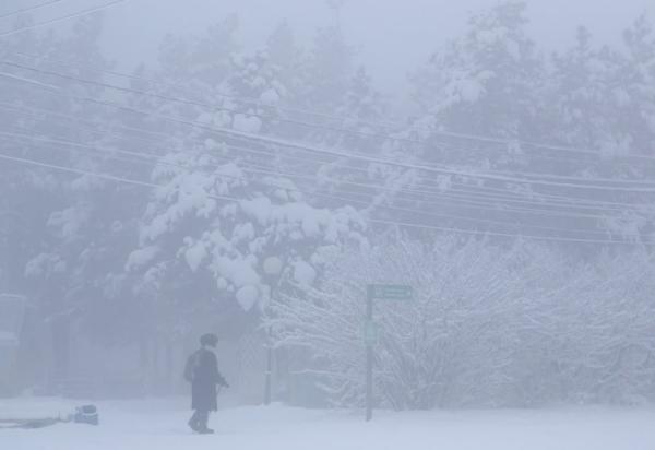 Yakutsk là thành phố lạnh nhất thế giới. Nhiệt độ ở đây dao động từ 19,5 độ C (tháng 7) tới khoảng âm 38,6 độ C (tháng 1). Mùa đông kéo dài từ tháng 11 đến tháng 3 năm sau.