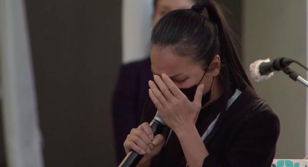 Hồng Ngọc hát Cát Bụi tiễn biệt cố nghệ sĩ Chí Tài, Phương Loan khóc nấc không kìm được nước mắt-2