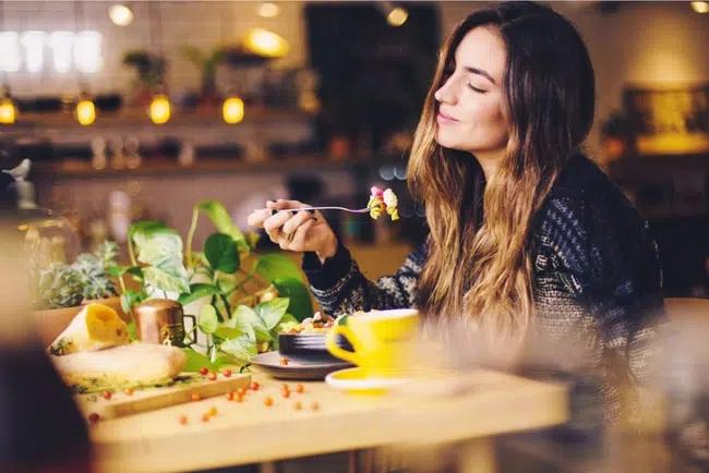 Phụ nữ Pháp thường tuân thủ 10 nguyên tắc này để không ăn kiêng mà vẫn giảm cân khỏe đẹp-3