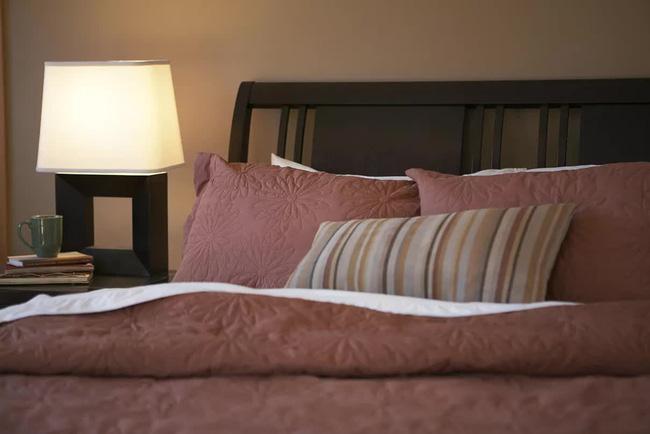 Nếu nhà bạn có đầu giường kiểu này, tiền bạc chẳng mấy chốc hông cánh mà bay-10