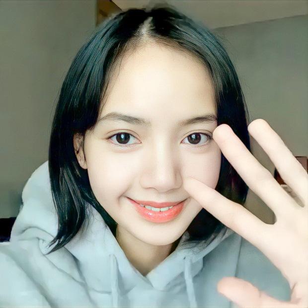 Vén tóc mái 200 tỷ, Lisa BLACKPINK lập tức leo lên top trending thế giới-2