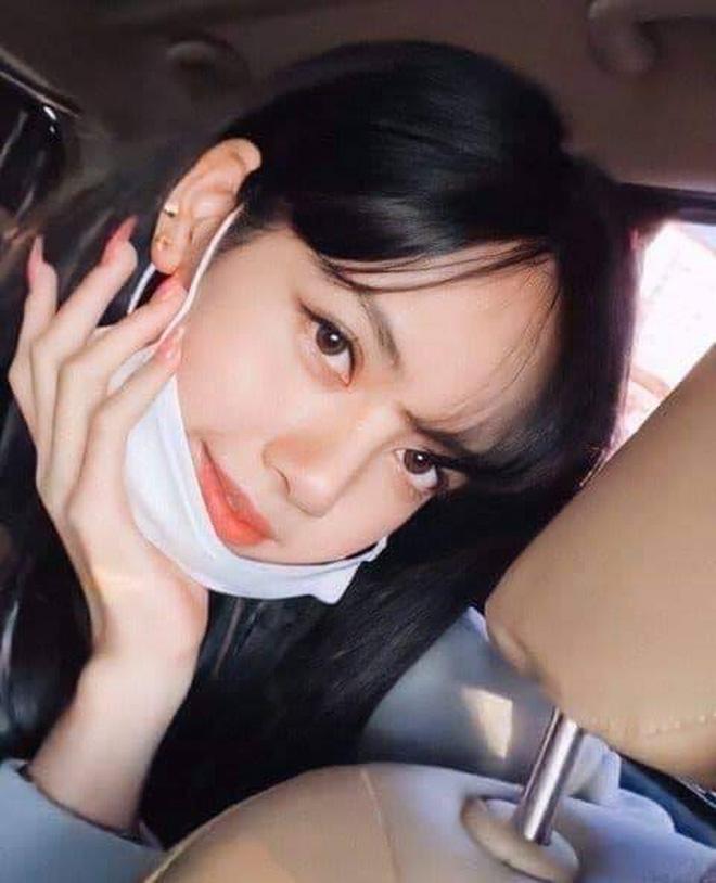 Vén tóc mái 200 tỷ, Lisa BLACKPINK lập tức leo lên top trending thế giới-5