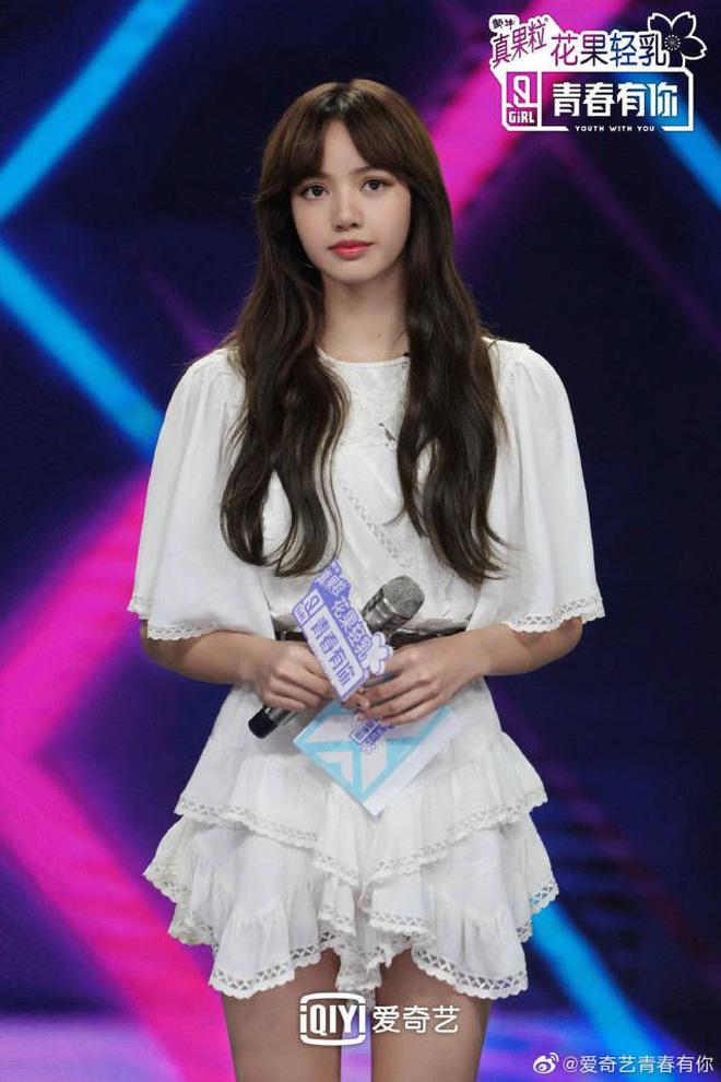 Vén tóc mái 200 tỷ, Lisa BLACKPINK lập tức leo lên top trending thế giới-6