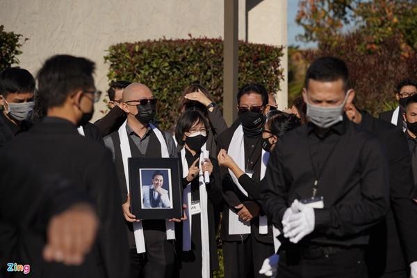 Vợ Chí Tài khóc, hát Em ở đâu tiễn biệt chồng về nơi an nghỉ-4