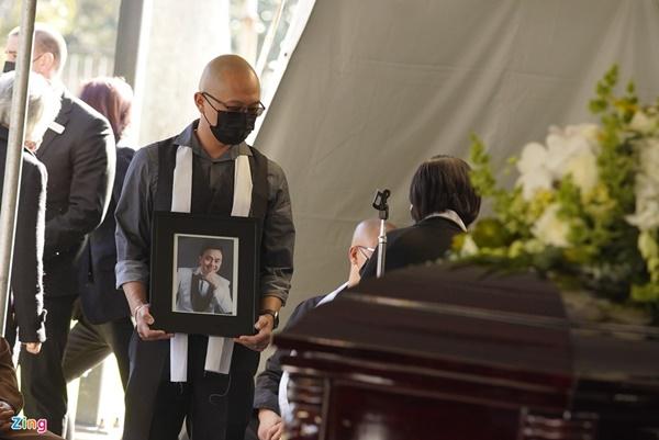 Vợ Chí Tài khóc, hát Em ở đâu tiễn biệt chồng về nơi an nghỉ-7
