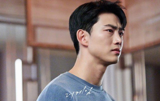 11 Idols có diễn xuất ấn tượng trên màn ảnh Hàn Quốc năm 2020-10