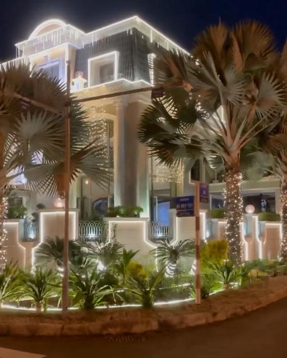 Biệt thự như lâu đài ánh sáng của Bảo Thy và chồng đại gia-2