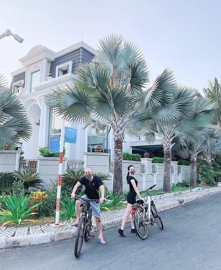 Biệt thự như lâu đài ánh sáng của Bảo Thy và chồng đại gia-8