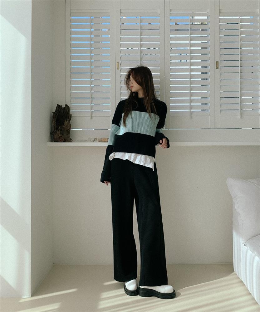 4 cách diện áo len tối màu thật sang, giúp bạn gầy mấy kilogram mà không già-5