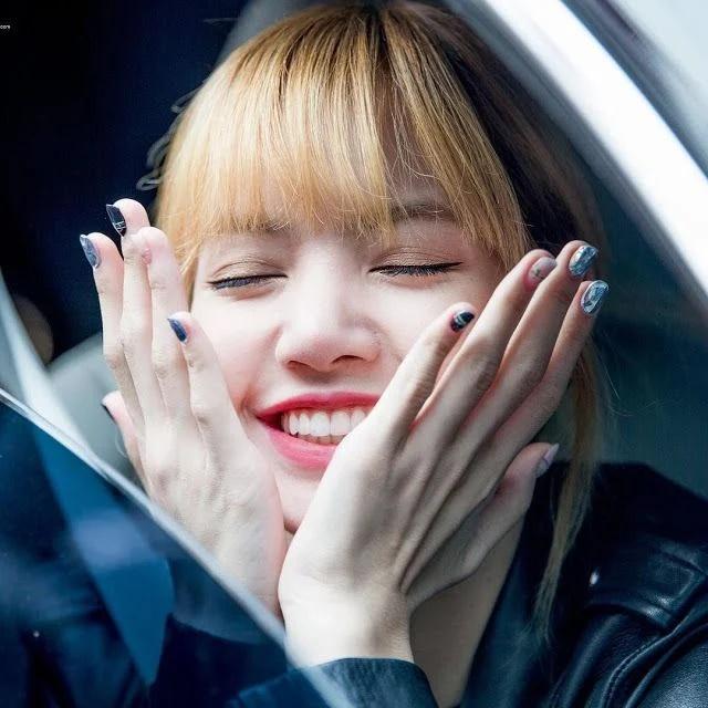 Tướng tay lạ của BlackPink Lisa, Rosé phán không sai 1 li về công danh tiền tài-4