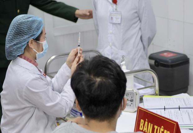 3 tình nguyện viên đầu tiên tiêm thử nghiệm vaccine Covid-19 Việt Nam đều khoẻ mạnh-1