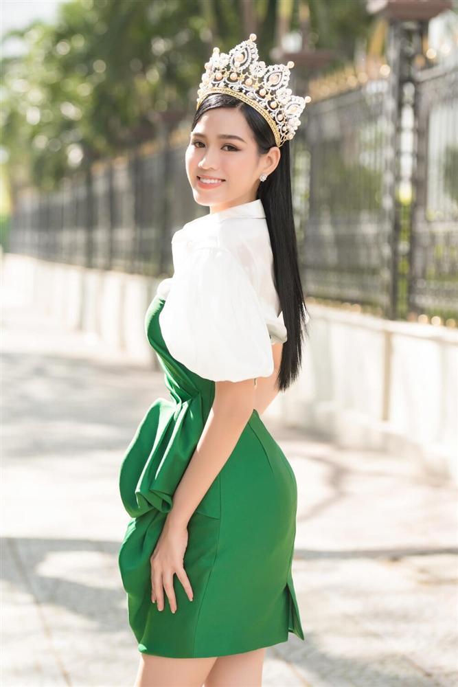 Khuyết điểm với vòng eo kém thon, Hoa hậu Đỗ Thị Hà cần mặc gì để đẹp và tôn dáng hơn ?-5
