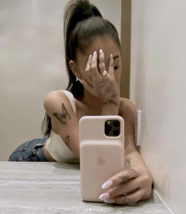 Ariana Grande đính hôn-2